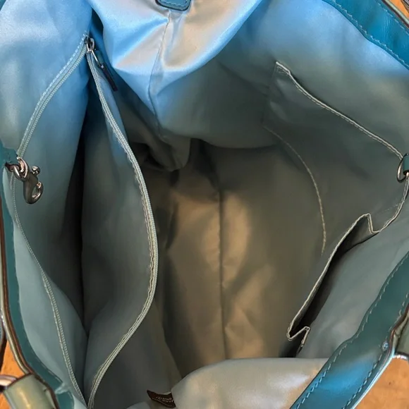 Coach 2012 Audrey Teal patent Leather with matching wristlet - Picture 5 of 5